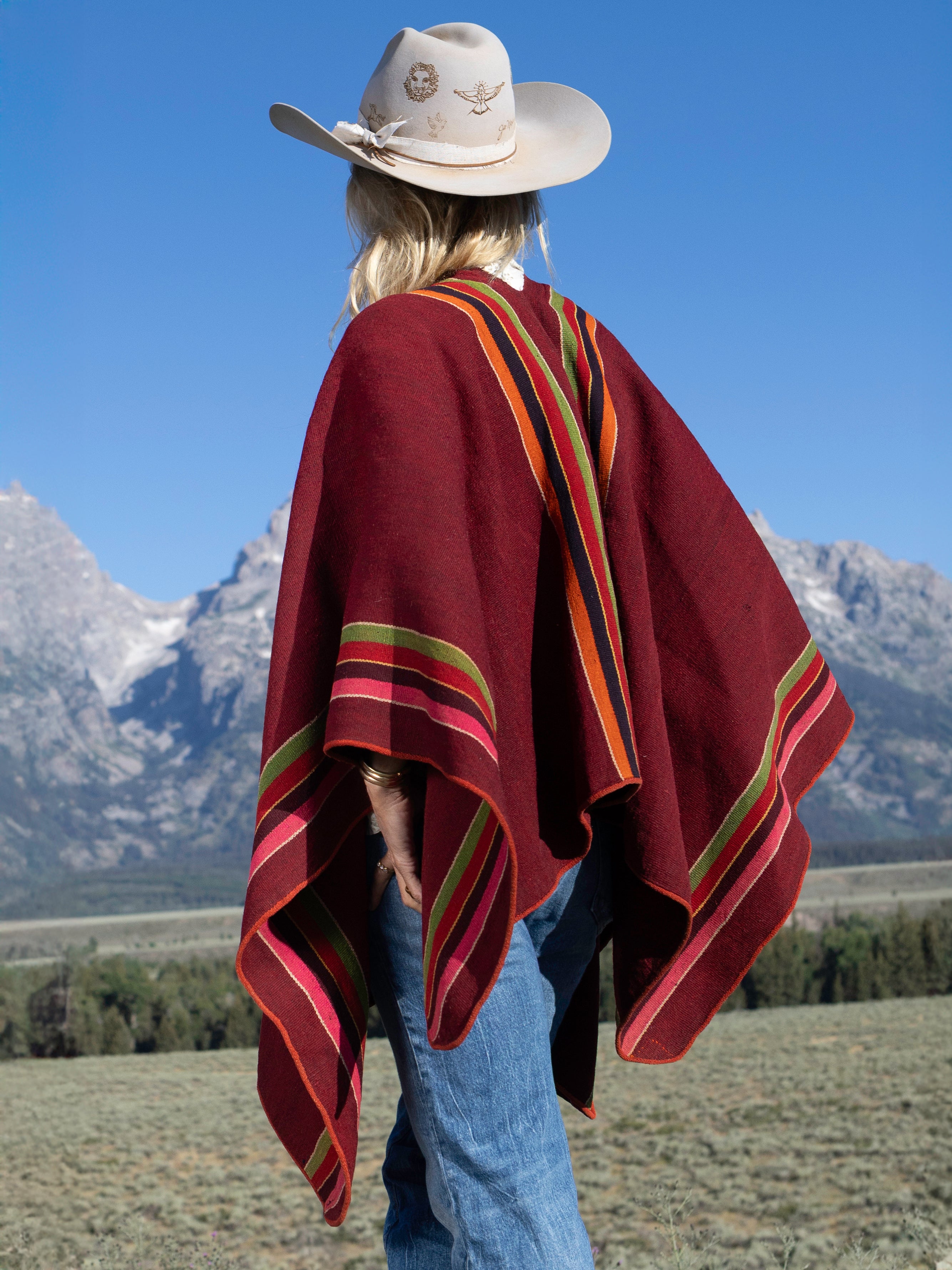 ONE-OF-A-KIND VINTAGE AWAYU PONCHO 4